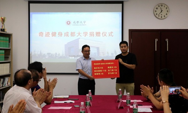 CH2F027400.jpg