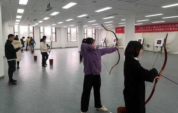 运动员起射.jpg 运动员起射.jpg