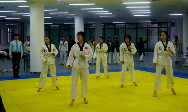 12月1日老图书馆四楼19级休闲二班跆舞比赛.jpg 12月1日老图书馆四楼19级休闲二班跆舞比赛.jpg
