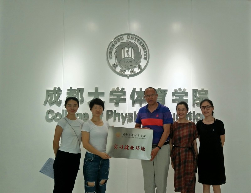 迪卡侬签约.jpg